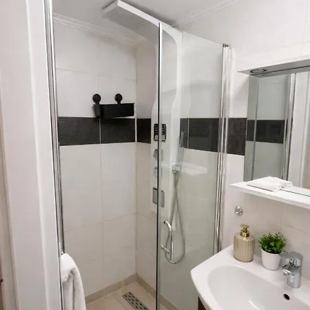 Bright One-room - Area Apartment